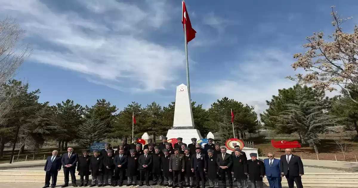 Elazığ’da 18 Mart’ta Şehitler Dualarla Anıldı