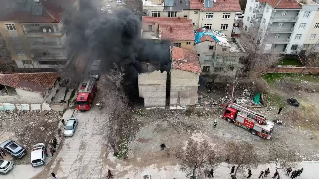 Elazığ’da İtfaiyeden Sanayi Personeline Yangın Eğitimi ve Tatbikat