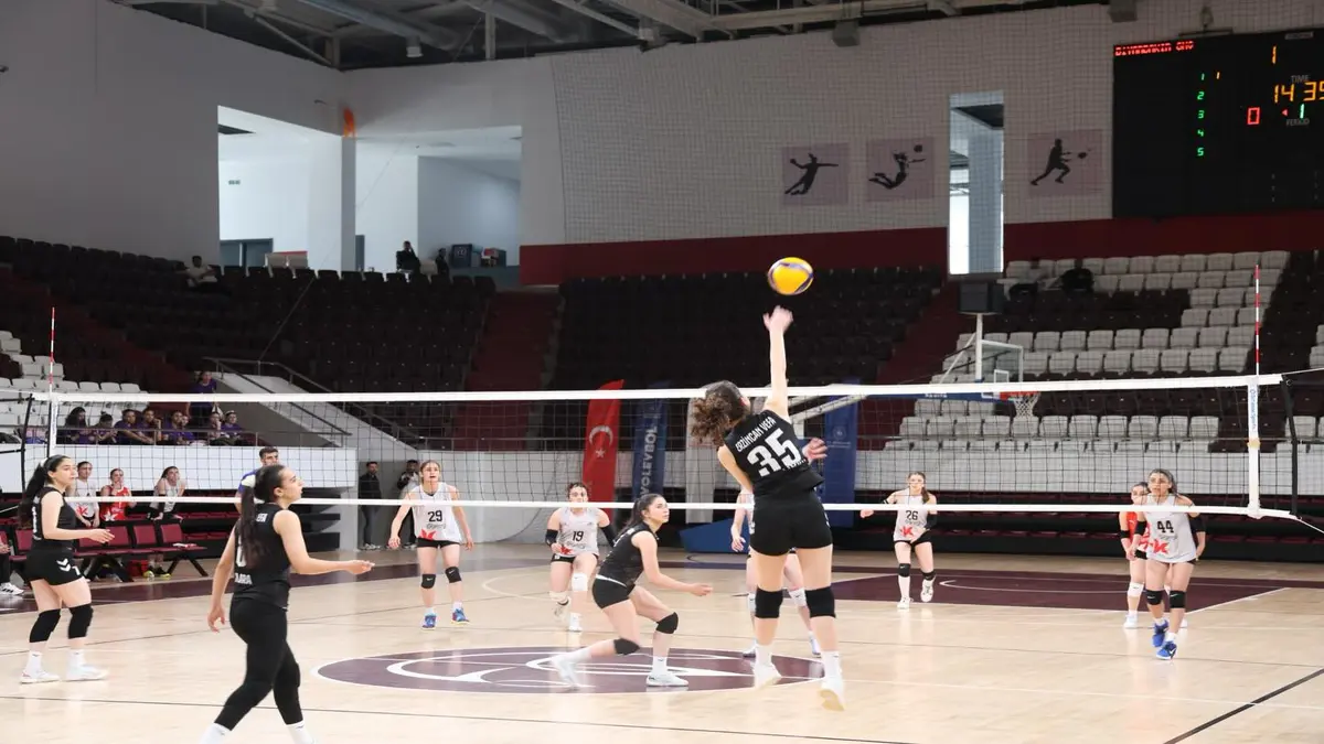 Elazığ’da Genç Kızlar Voleybol Yarı Final Heyecanı