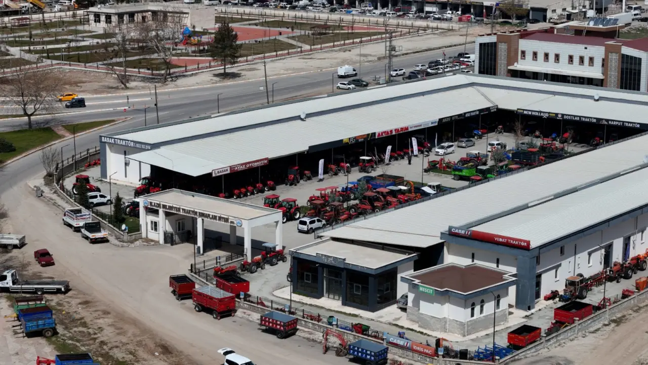 Elazığ’da Traktör Esnafları Sitesi Modern Yapısıyla Hizmetini Sürdürüyor
