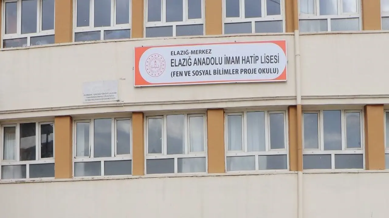 Elazığ’da Umre Ödüllü Gençlik Yarışmasına Yoğun İlgi