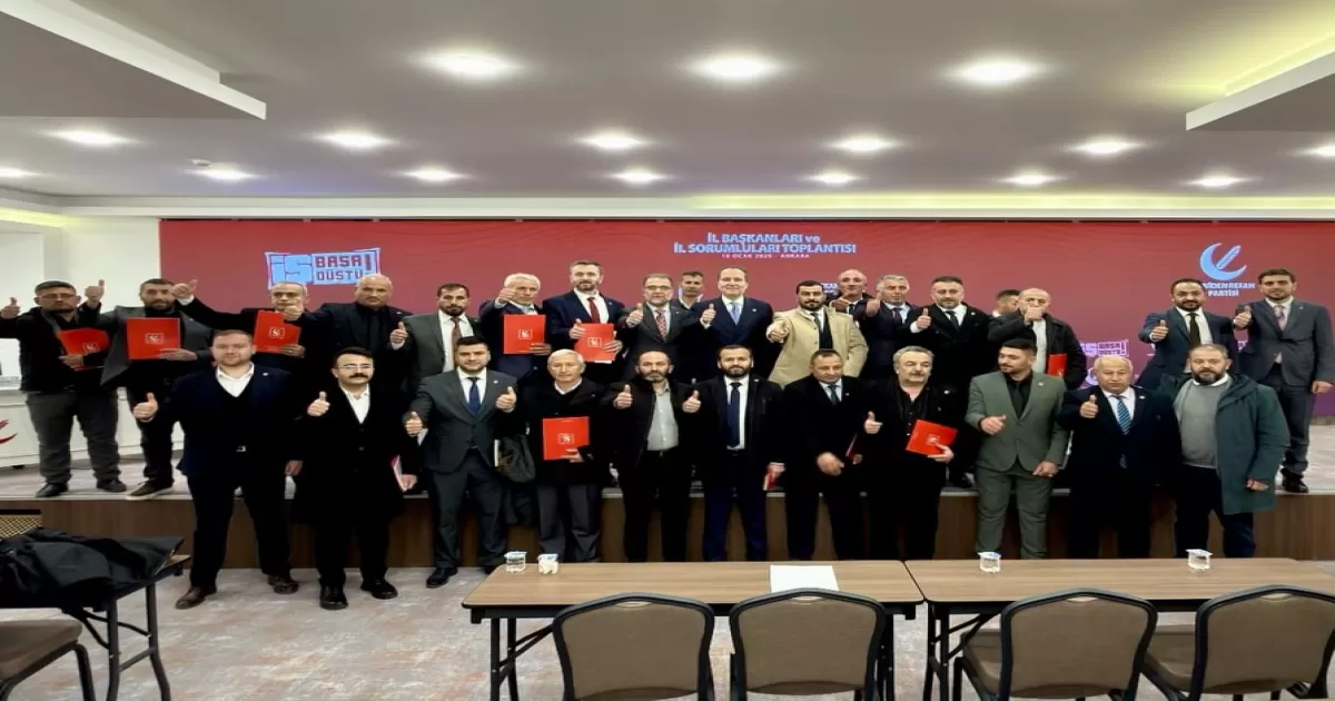 Fatih Erbakan, İlçe Başkanlarına Göreve Başlama Mazbatalarını Verdi