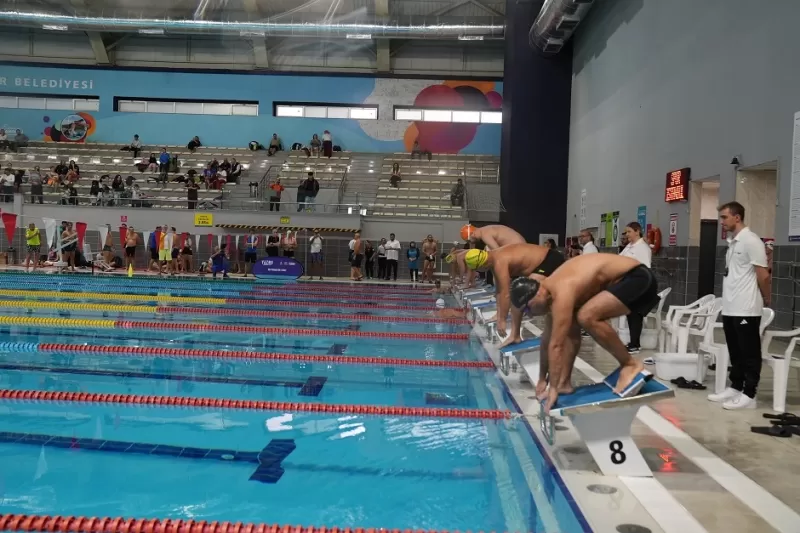 İstanbul'da şampiyonluğa kulaç attılar