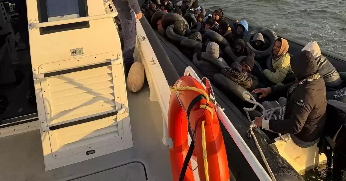 İzmir Dikili Açıklarında 33 Düzensiz Göçmen Yakalandı