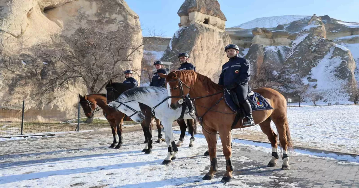 JAKEM’de Atlı Jandarma Eğitimi: Görev Atları Doğumdan İtibaren Hazırlanıyor