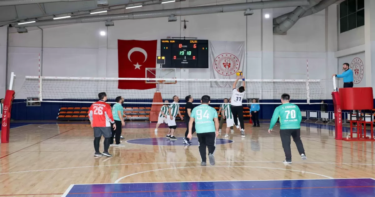 Karatay Belediyesi’nde Dostluk ve Kardeşlik Voleybol Turnuvası Başladı