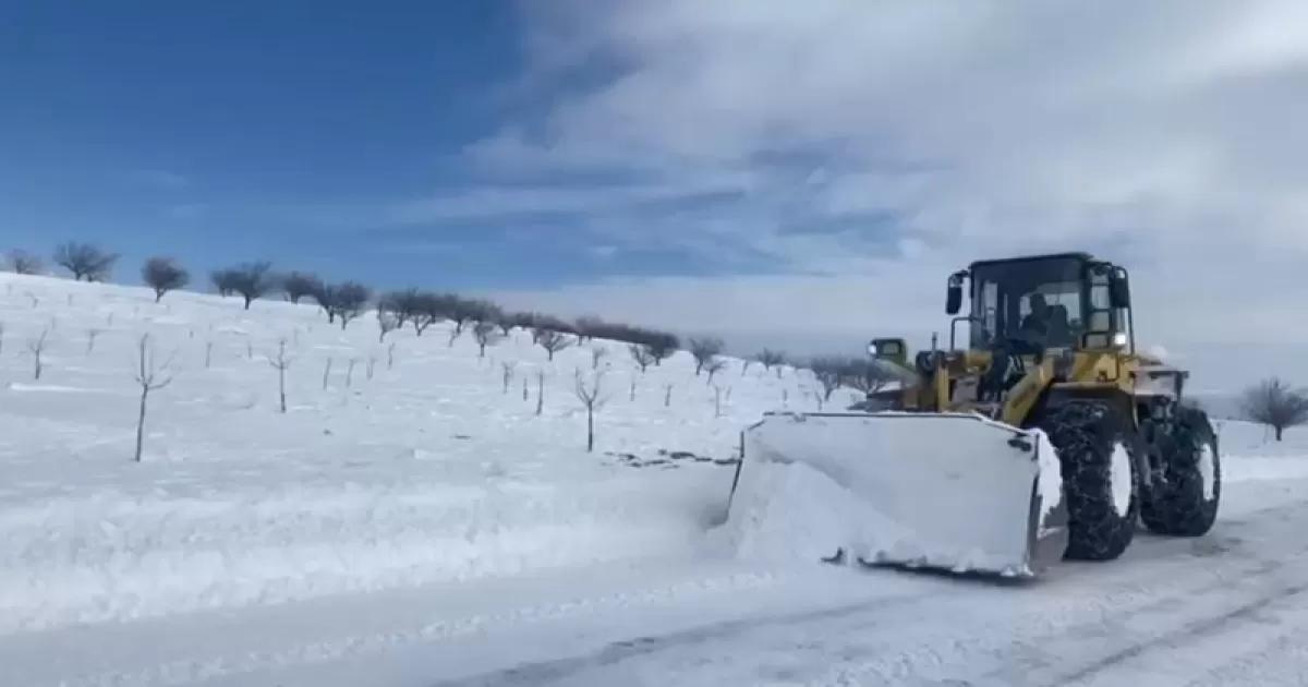 Malatya’da Kar Sonrası 1520 Kilometrelik Yol Açma ve Tuzlama Çalışmaları Sürüyor