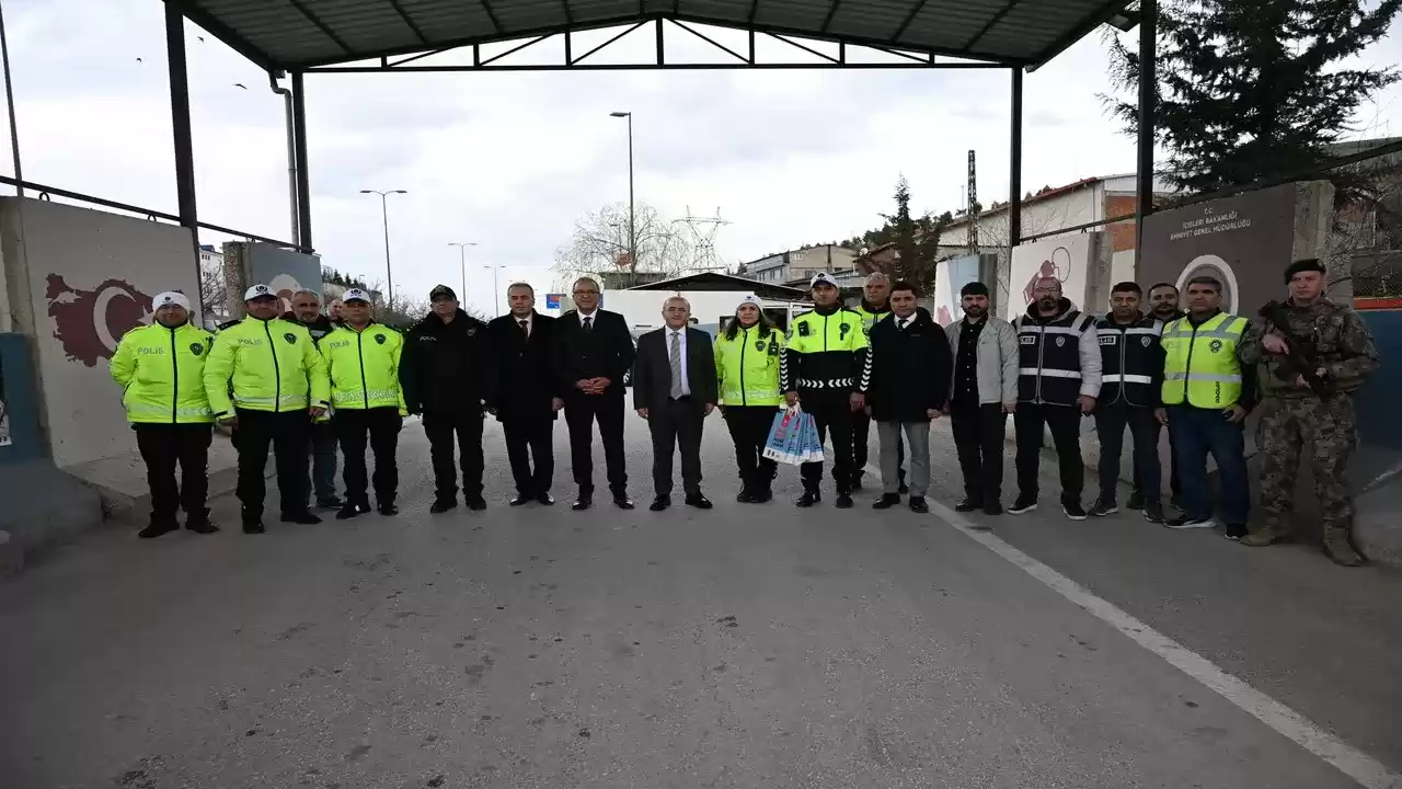 Numan Hatipoğlu Bayramda Jandarma ve Emniyet Personelini Ziyaret Etti